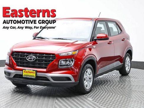 Used 2025 Hyundai Venue SE FWD image 1