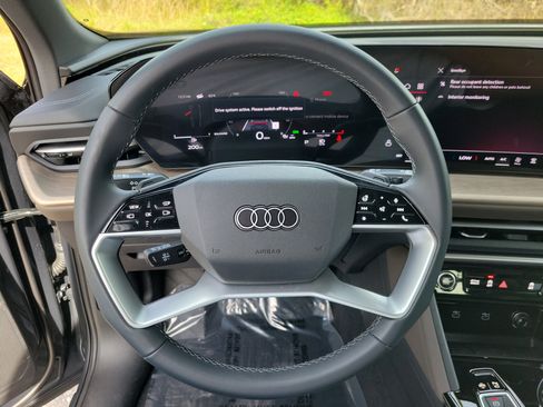 Used 2025 Audi Q5 Premium Plus w/ Premium Plus image 29