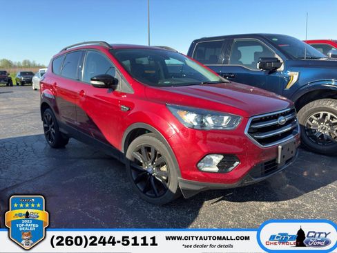 Used 2017 Ford Escape Titanium image 1