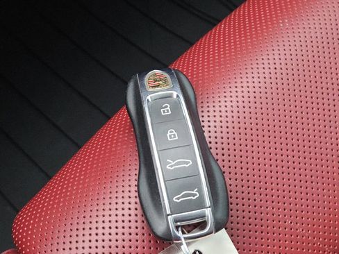 Used 2022 Porsche Taycan 4S image 35