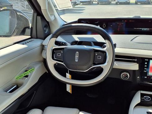New 2026 Lincoln Navigator L Premier AWD/4WD image 11