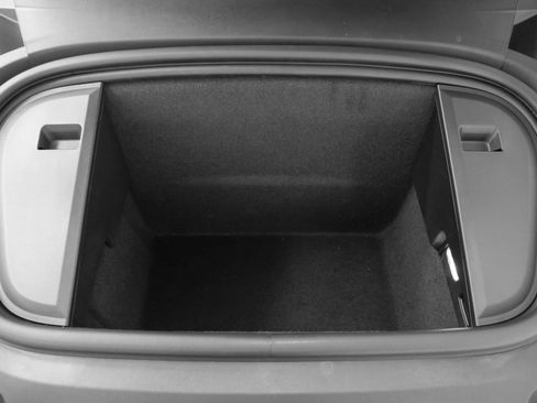 New 2025 Porsche Taycan 4S image 19