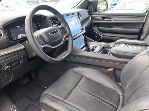Used 2024 Jeep Wagoneer L Series II RWD image 11