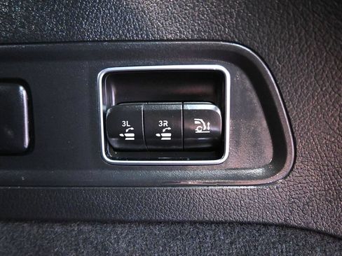 Used 2025 Mercedes-Benz GLS 450 4MATIC image 31