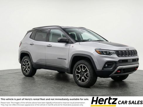 Used 2025 Jeep Compass Trailhawk image 1