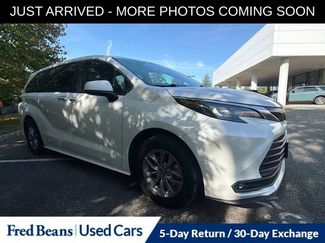 Used 2025 Toyota Sienna XLE FWD video 1