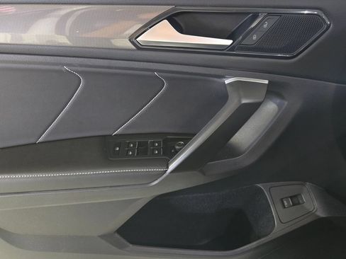 Certified 2024 Volkswagen Tiguan SE w/ Panoramic Sunroof Package FWD image 26