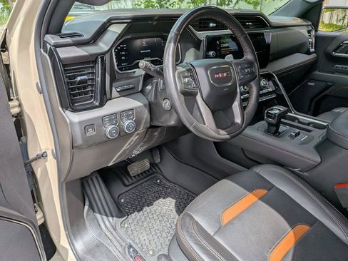 Used 2023 GMC Sierra 1500 AT4 w/ AT4 Premium Package AWD/4WD image 9