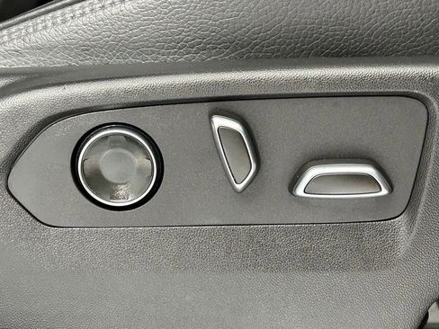 Used 2024 GMC Yukon Denali w/ Denali Reserve Package image 8