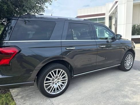 Used 2022 Ford Expedition Limited RWD image 3