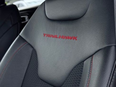 Used 2022 Jeep Compass Trailhawk w/ Trailhawk Convenience Group AWD/4WD image 17