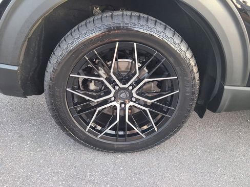 Used 2021 Ford Explorer XLT w/ Equipment Group 202A image 5