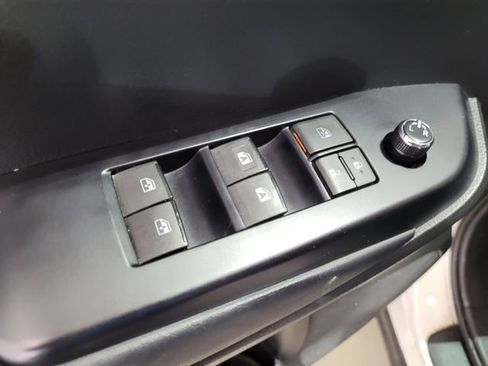 Used 2016 Toyota Highlander XLE image 32