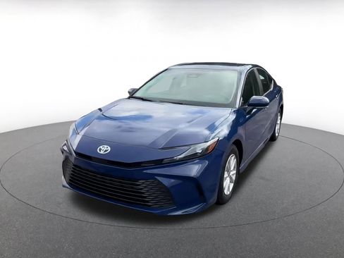 Used 2025 Toyota Camry LE image 7