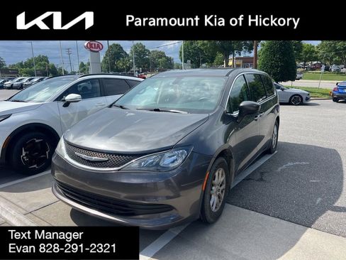 Used 2018 Chrysler Pacifica LX FWD image 3