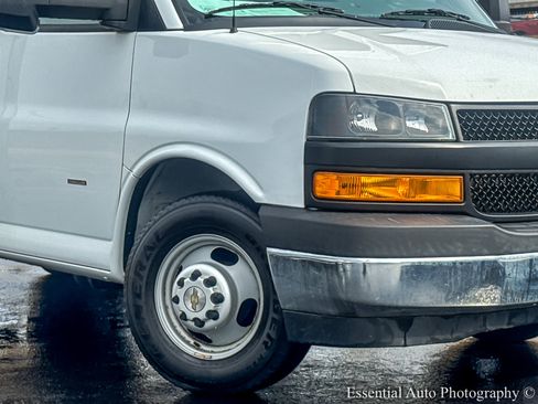 Used 2018 Chevrolet Express 3500 w/ Power Convenience Package image 7