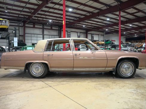Used 1989 Cadillac Brougham image 10