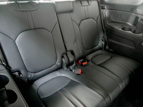Used 2025 Honda Pilot TrailSport image 36