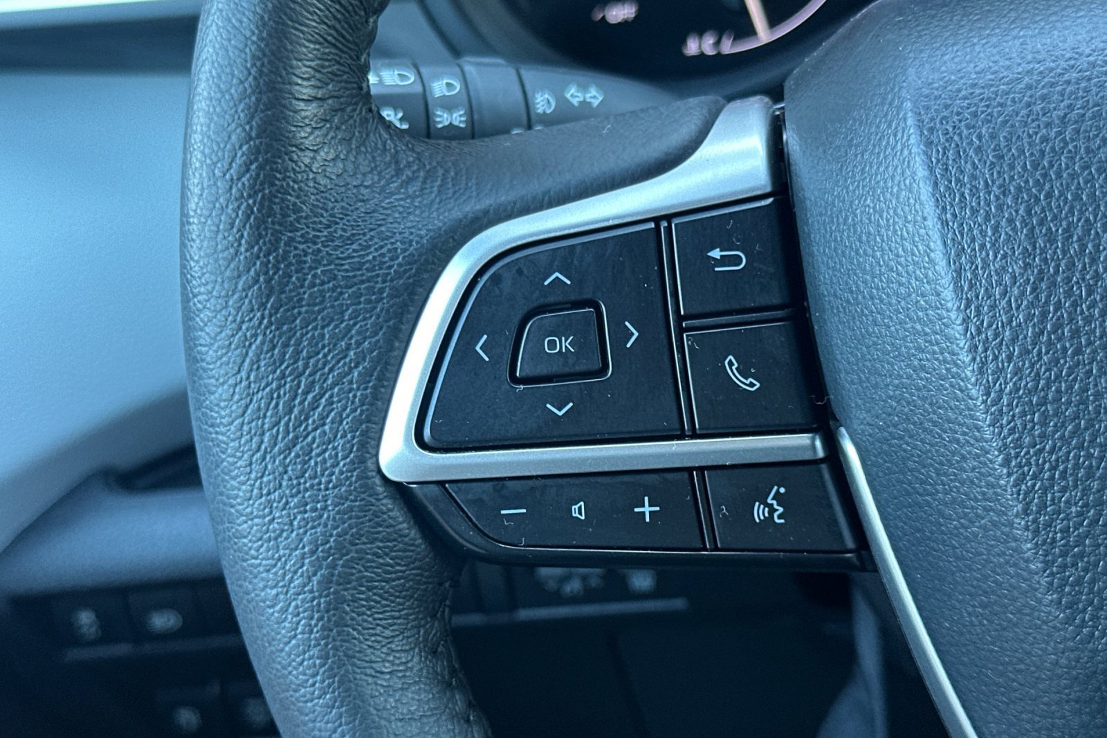 Certified 2025 Toyota Sienna XLE FWD image 28