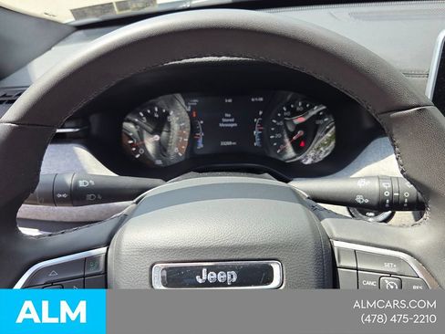 Used 2025 Jeep Compass Latitude AWD/4WD image 24