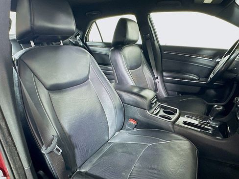 Used 2014 Chrysler 300 C image 26