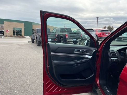 Used 2018 Ford Explorer Sport w/ Equipment Group 401A image 32