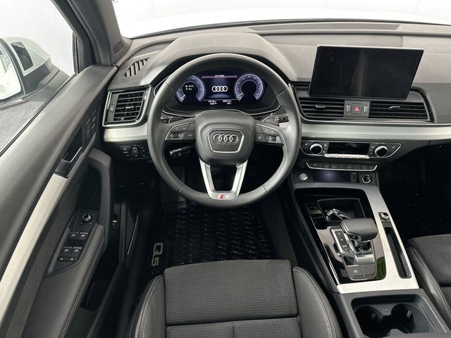 Used 2024 Audi Q5 e Premium Plus w/ Premium Plus Package AWD/4WD image 11