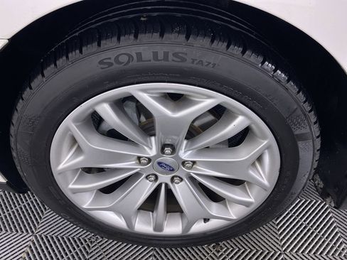 Used 2018 Ford Taurus Limited w/ Driver Assist Package image 15