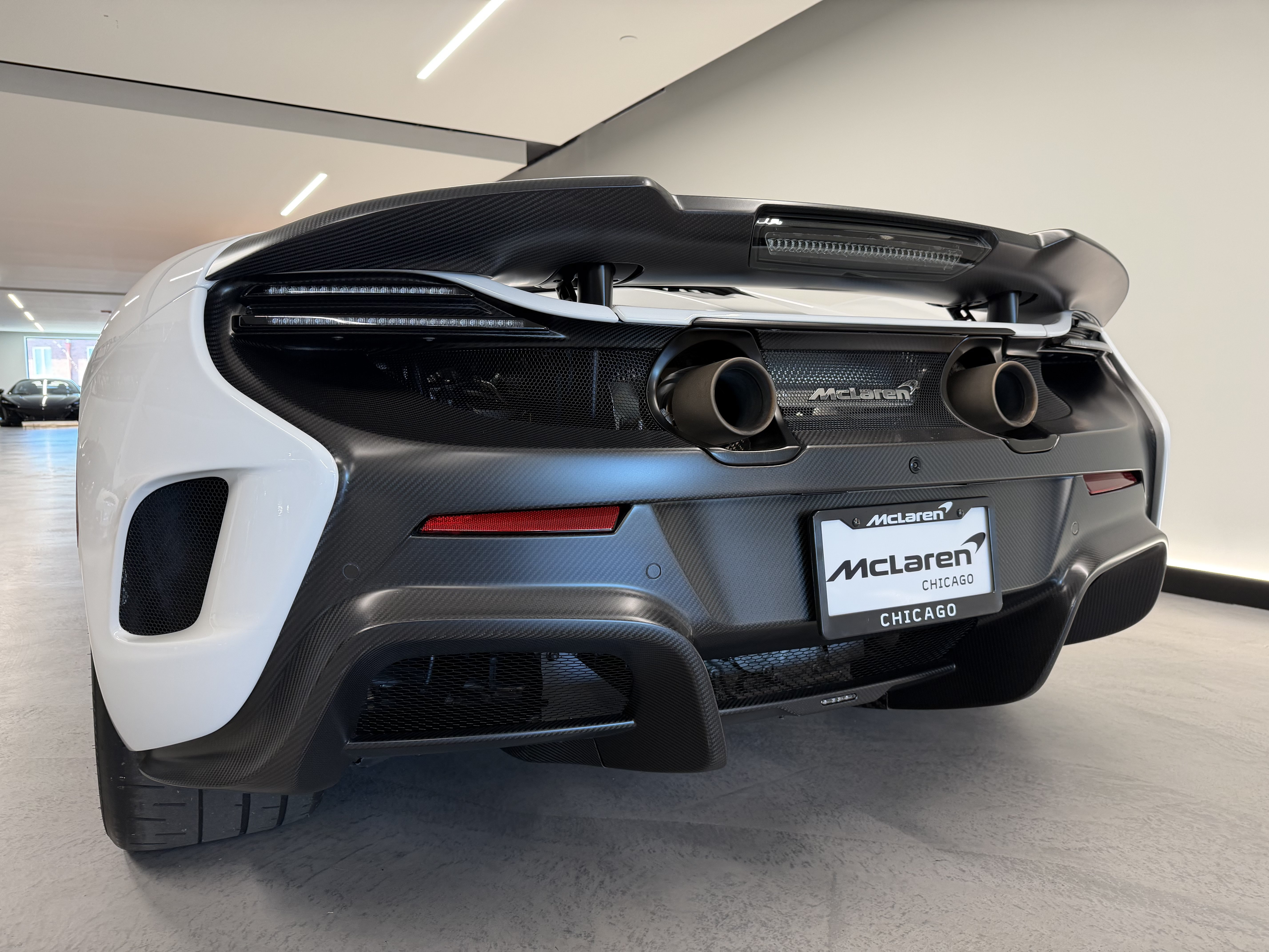 Used 2016 McLaren 675LT Spider RWD image 3