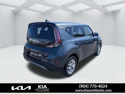 Used 2025 Kia Soul LX FWD image 3