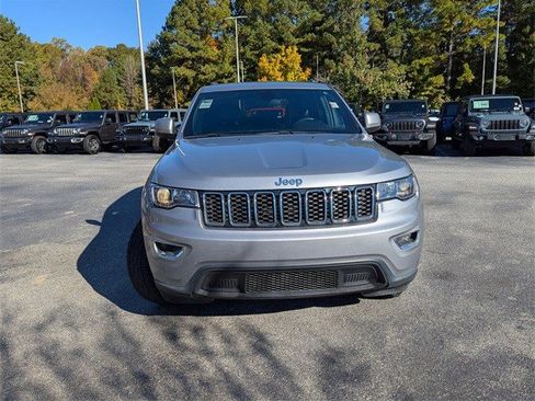Used 2021 Jeep Grand Cherokee Laredo X image 2