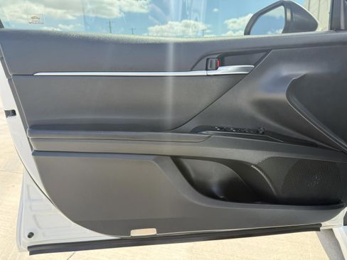 Used 2018 Toyota Camry SE FWD image 25