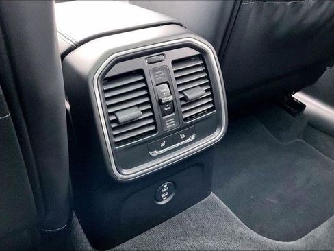 Used 2024 Porsche Macan image 37