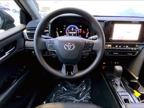 Used 2026 Toyota Camry LE image 6