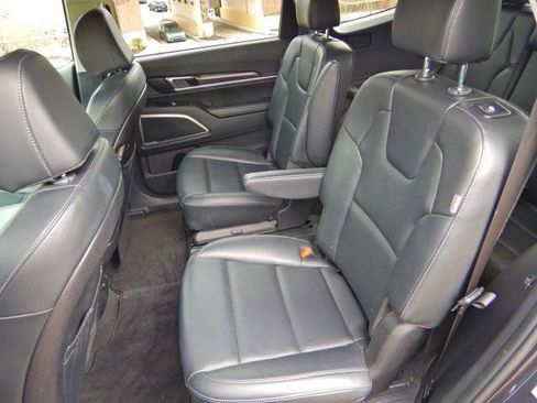 Used 2025 Kia Telluride S image 15