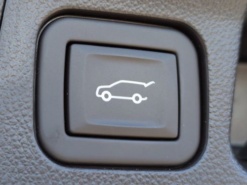 Used 2023 GMC Acadia AT4 w/ Preferred Package image 18