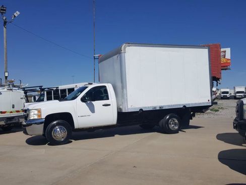 Used 2007 Chevrolet Silverado 3500 W/T RWD image 2