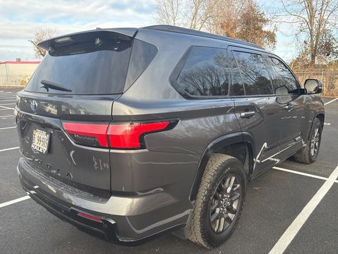 Used 2023 Toyota Sequoia Platinum image 3