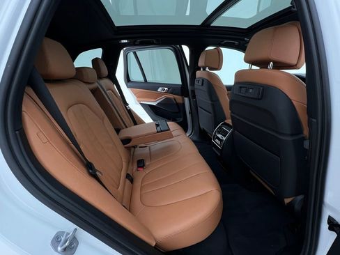 Used 2022 BMW X5 xDrive40i w/ M Sport Package image 16