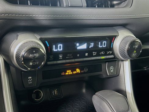 Used 2025 Toyota RAV4 XLE w/ Convenience Package image 23