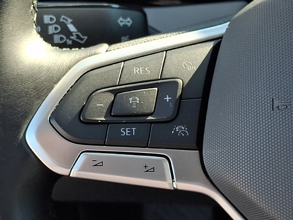 Used 2025 Volkswagen Jetta SE FWD image 20