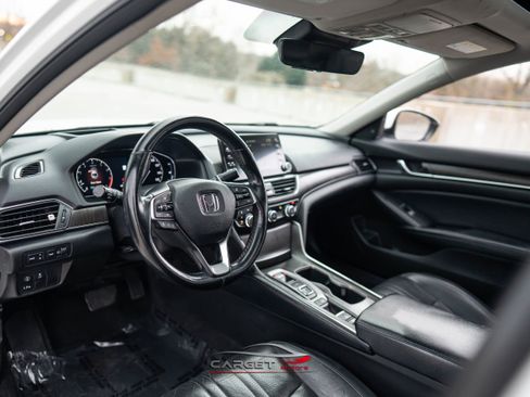 Used 2018 Honda Accord Touring image 11