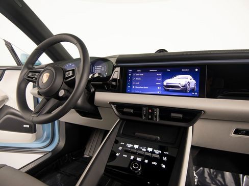 New 2025 Porsche Macan 4 Electric image 26