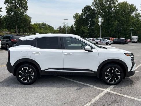 Certified 2025 Nissan Kicks SV AWD/4WD image 9