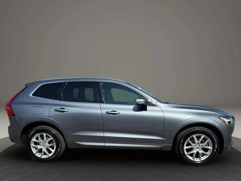 Used 2021 Volvo XC60 T5 Momentum w/ Premium Package AWD/4WD image 3