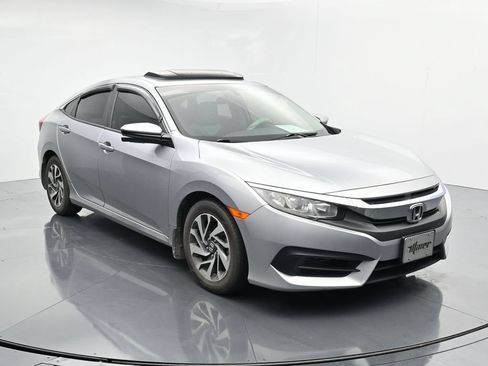 Used 2018 Honda Civic EX image 2