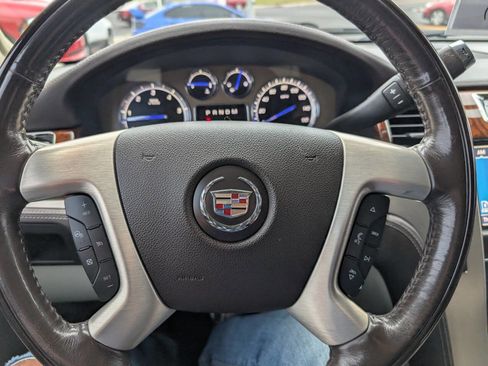 Used 2014 Cadillac Escalade Platinum image 23