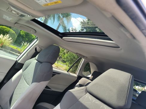 Used 2022 Toyota RAV4 XLE w/ Convenience Package FWD image 22