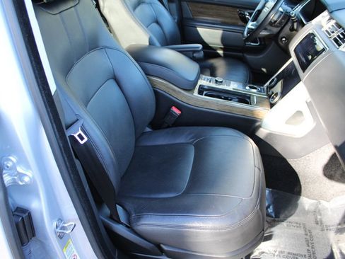 Used 2019 Land Rover Range Rover Supercharged AWD/4WD image 13