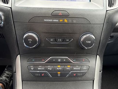 Used 2020 Ford Edge ST-Line w/ Cold Weather Package AWD/4WD image 21